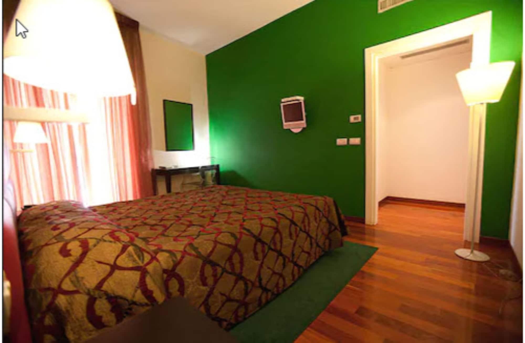 La Chicca Palace Hotel Милацо Екстериор снимка