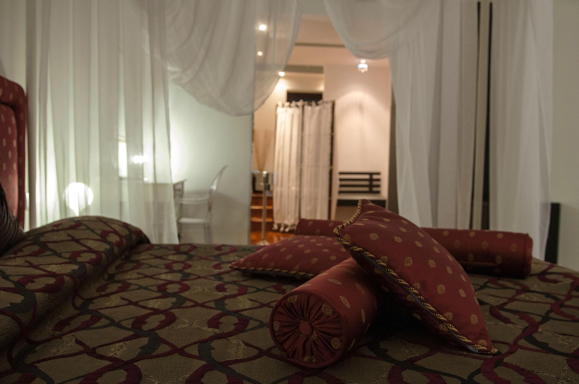 La Chicca Palace Hotel Милацо Екстериор снимка