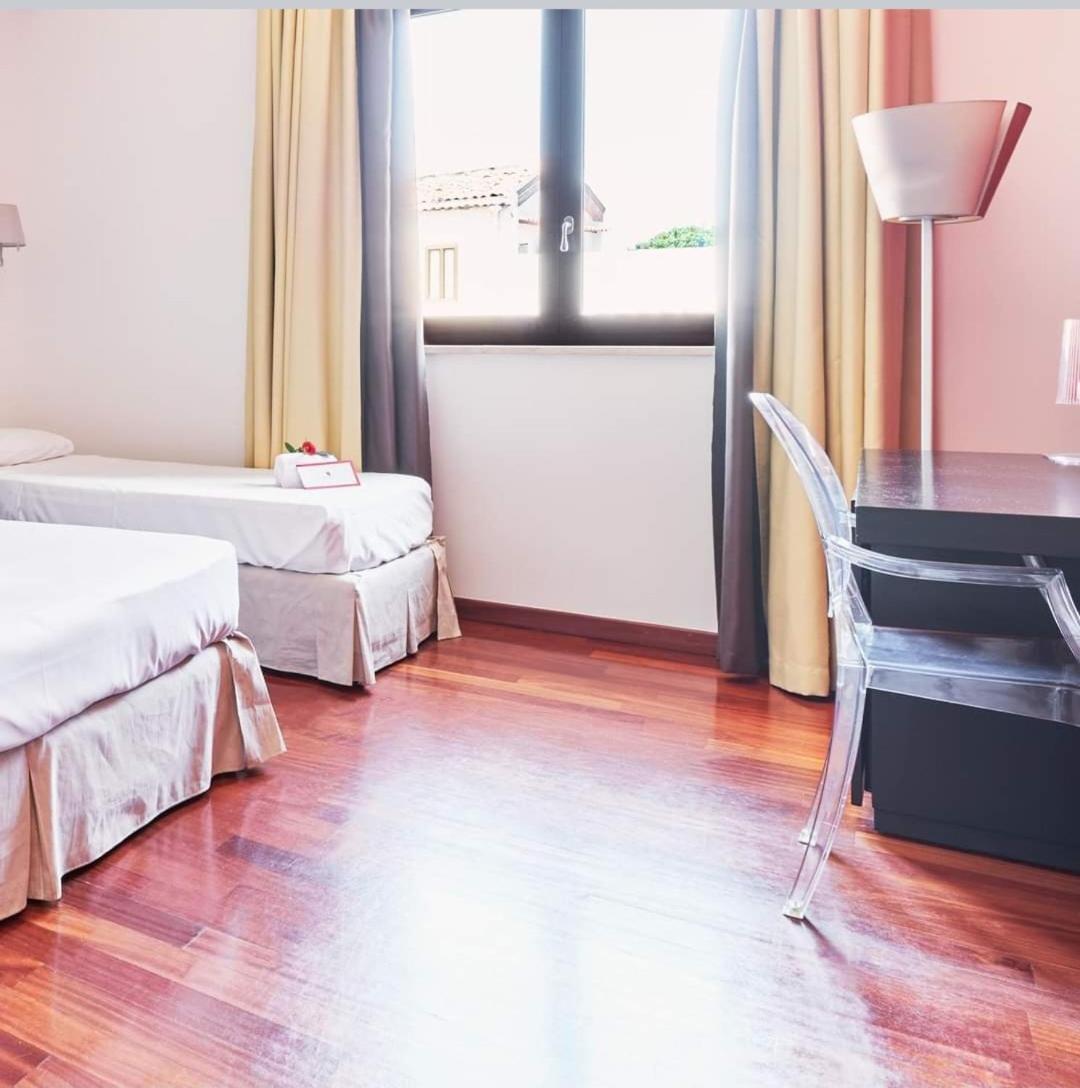La Chicca Palace Hotel Милацо Екстериор снимка