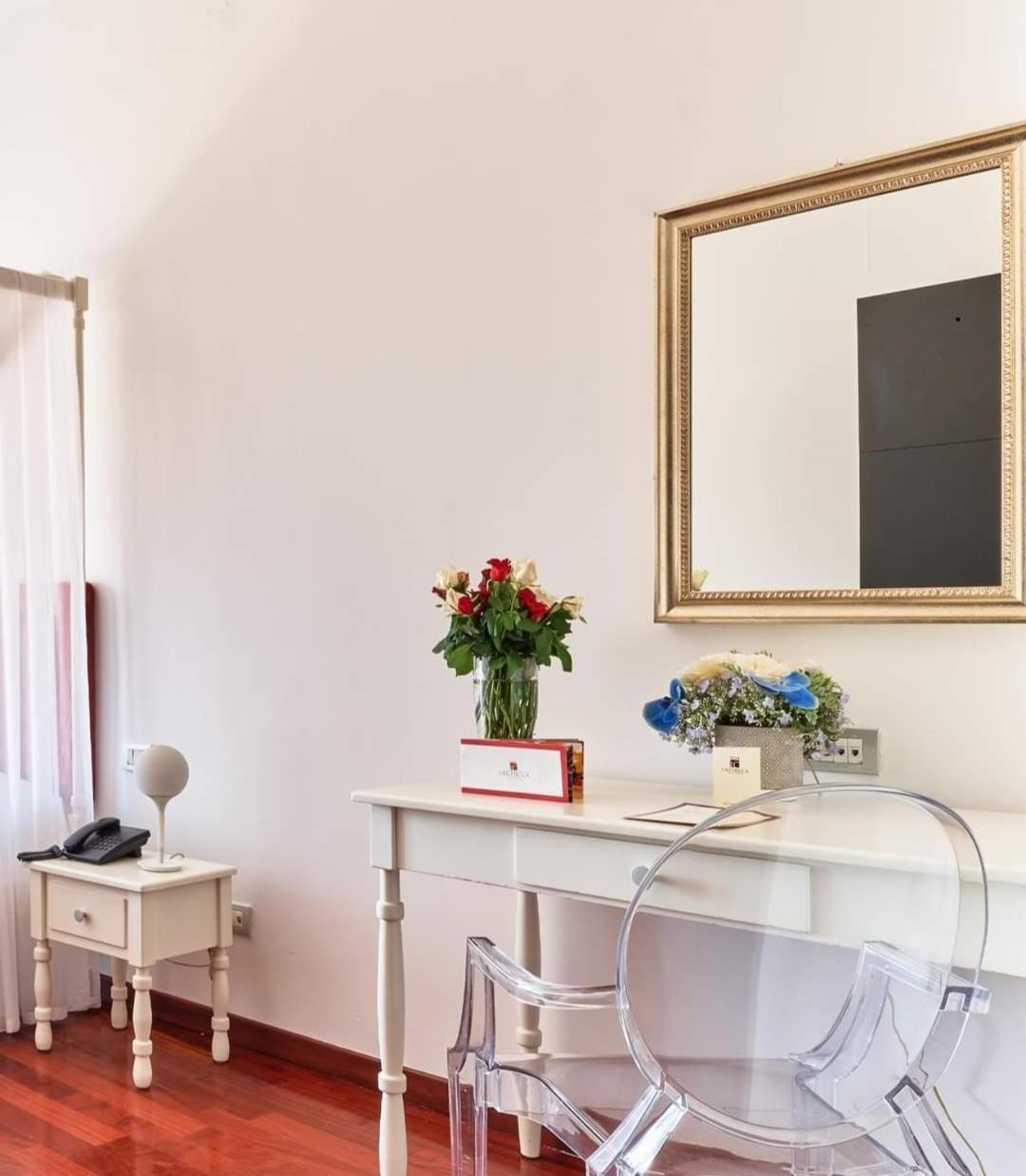 La Chicca Palace Hotel Милацо Екстериор снимка