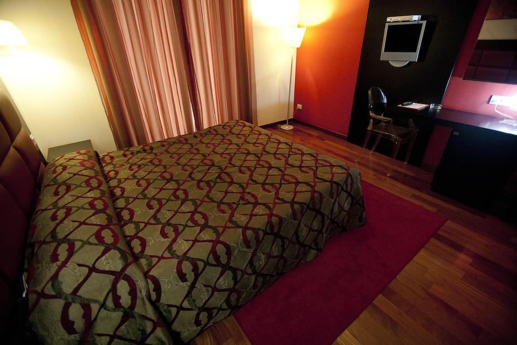 La Chicca Palace Hotel Милацо Екстериор снимка